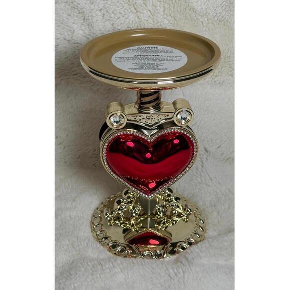 Bath & Body Works Disney Villains Queen of Hearts Pedestal 3-Wick Holder​ - Picture 2 of 6